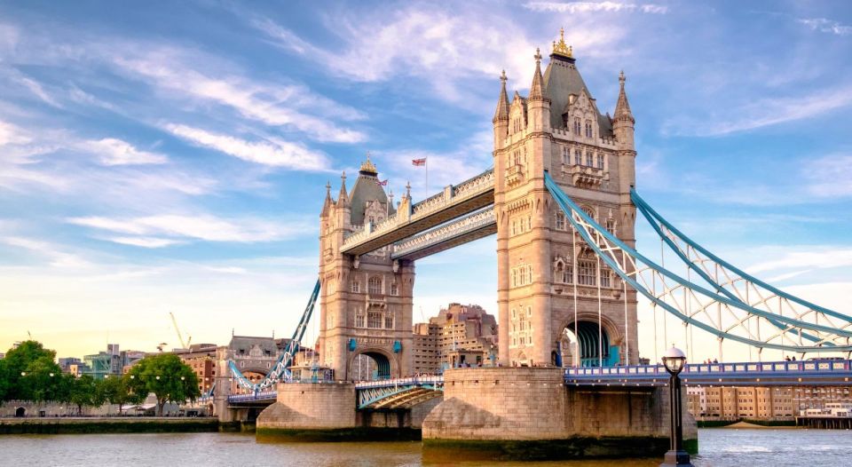 Experience 6-Hour Luxury Tour of Londons Highlights. - Key Points