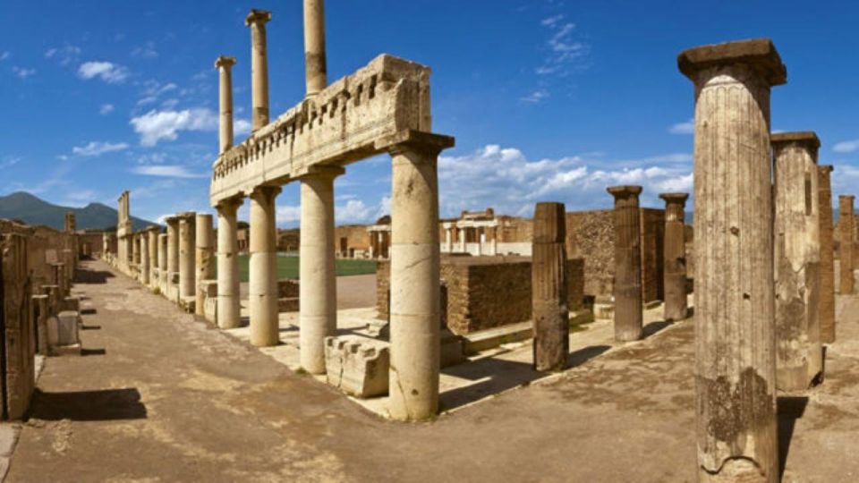 Exploring Pompeii Discovering the Ancient Ruins - Key Points