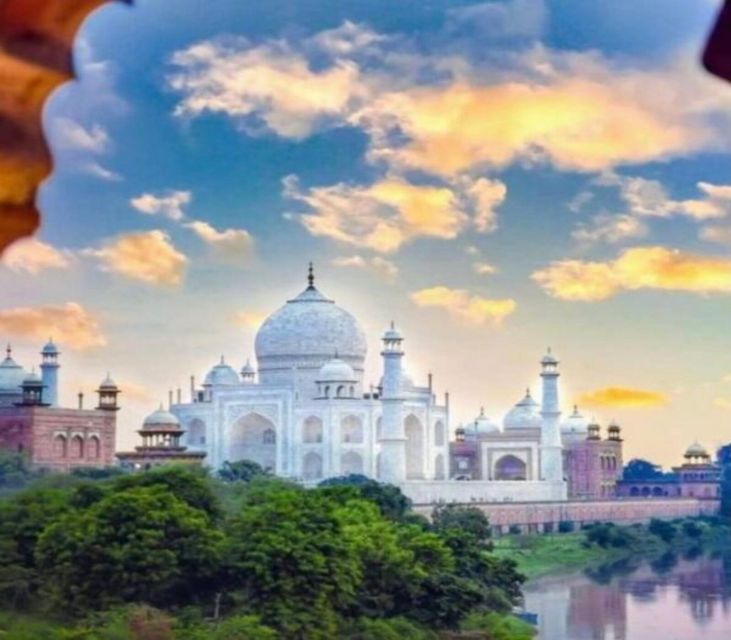 From Delhi:- Taj Mahal & Agra Tour by Gatimaan Express Train - Key Points