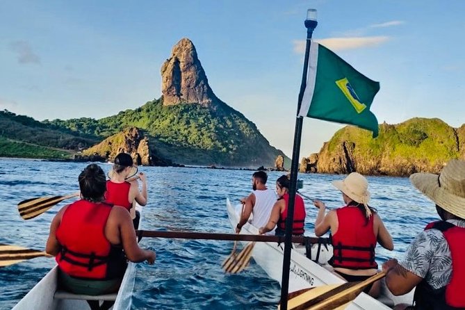 Hawaiian Canoe in Fernando De Noronha - Key Points