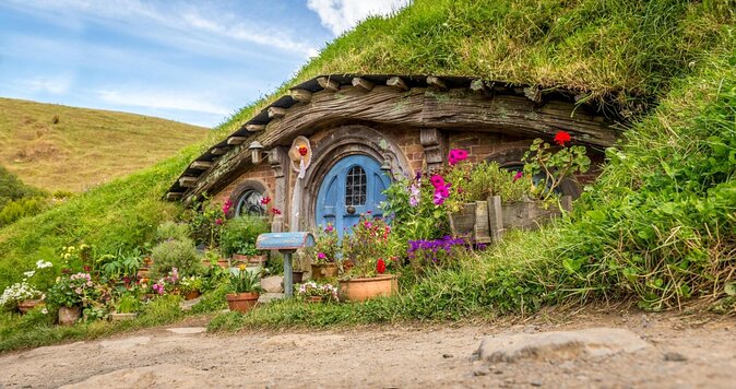 Hobbiton Afternoon Tour in Luxury Minibus From Auckland to Auckland - Key Points