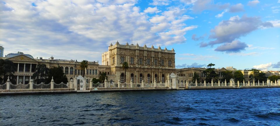 Istanbul: Bosphorus Sunset Cruise With Snacks and Drinks - Key Points