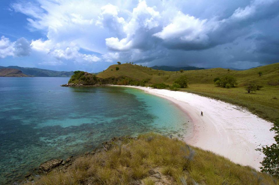 Komodo Islands: Private 2-Day Tour on a Wooden Boat - Key Points