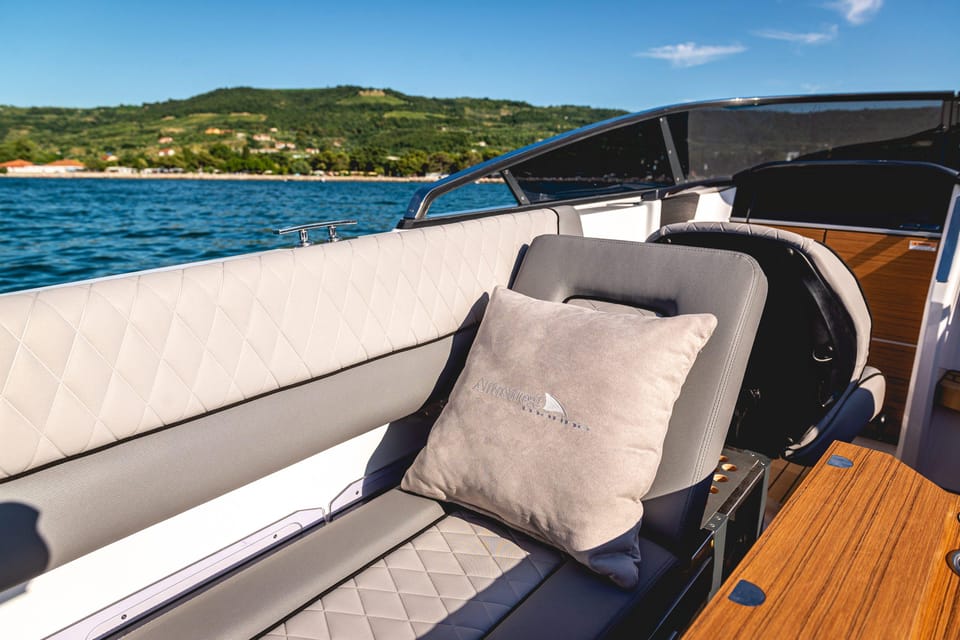 Lake Como Private Boat Tour With Wine - Key Points