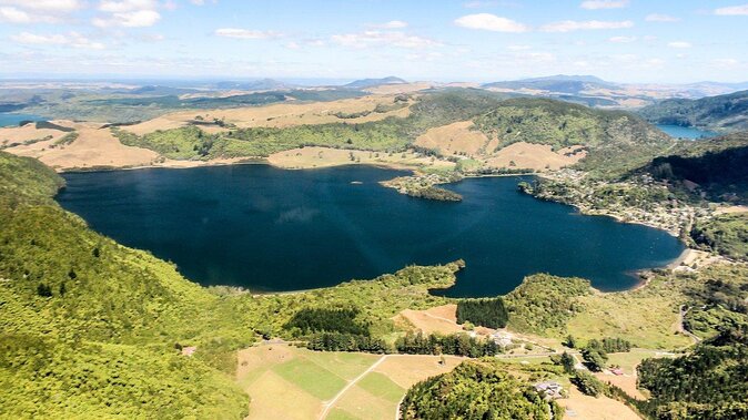 Lake Rotoiti Evening Kayak Tour Including Hot Springs, Glowworm Caves and BBQ Dinner - Key Points