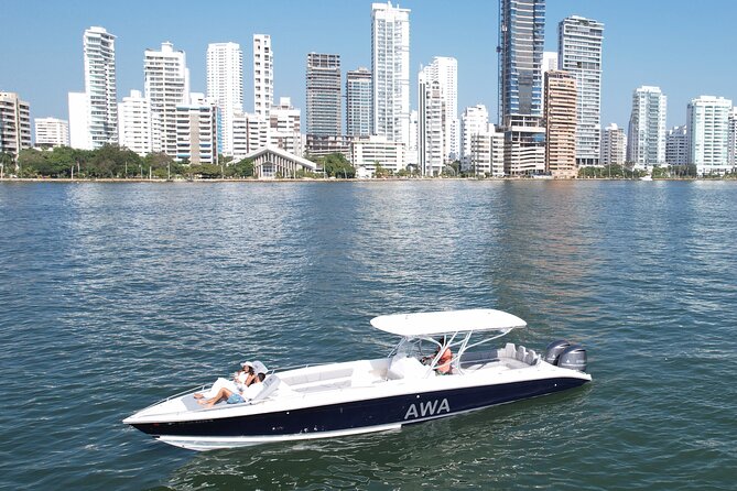 Large Boat Rental in Cartagena De Indias - Key Points