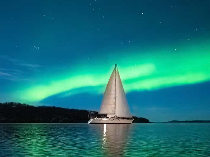 Late Night Sailing With Northern Light Chase - Good To Know