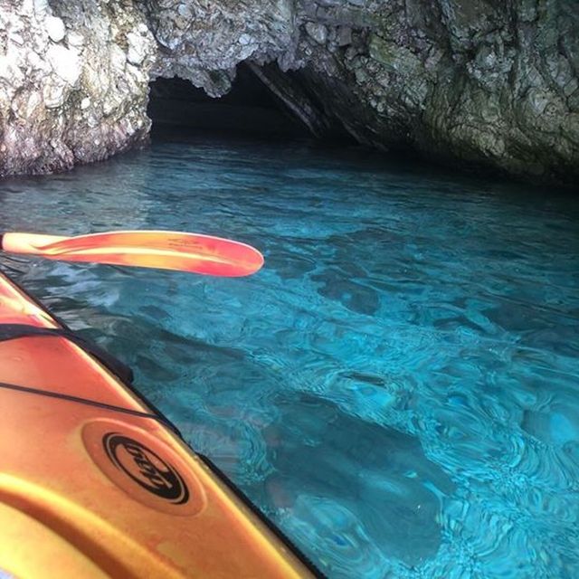 Lefkada: Agios Ioannis & Papanikolis Cave Kayak Tour - Key Points