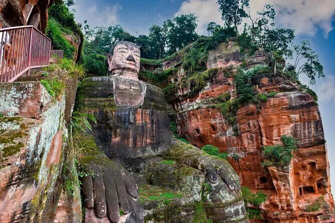 Leshan Buddha + Panda Base or Old Tea House Private Day Tour - Itinerary Highlights