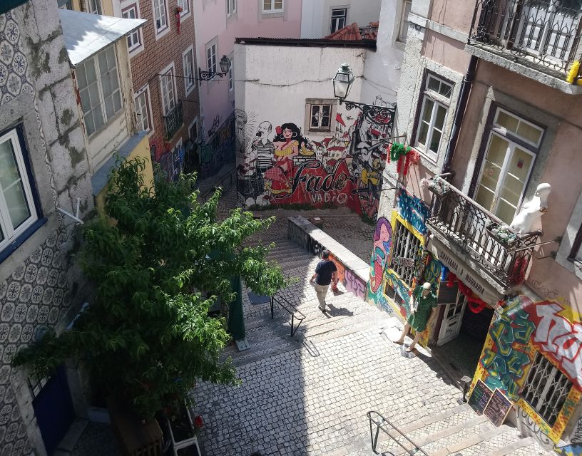 Lisbon: Walking Tour With a Local Guide - Key Points