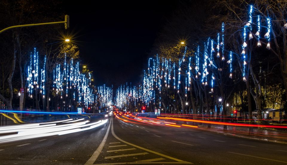 Lisbon's Christmas Lights Tour 2H - Key Points