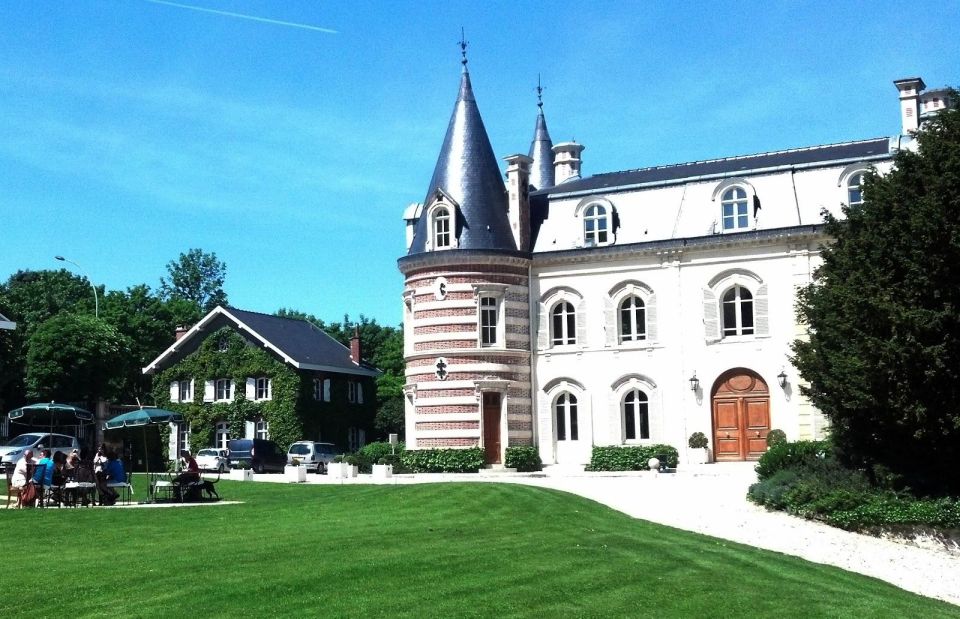 Loire Castles: Private Round Transfer From Paris - Key Points