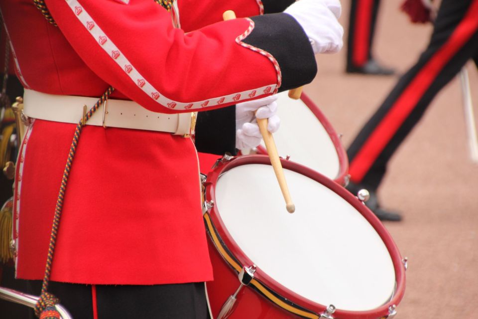 London: Changing of the Guard Private Group or Family Tour - Key Points