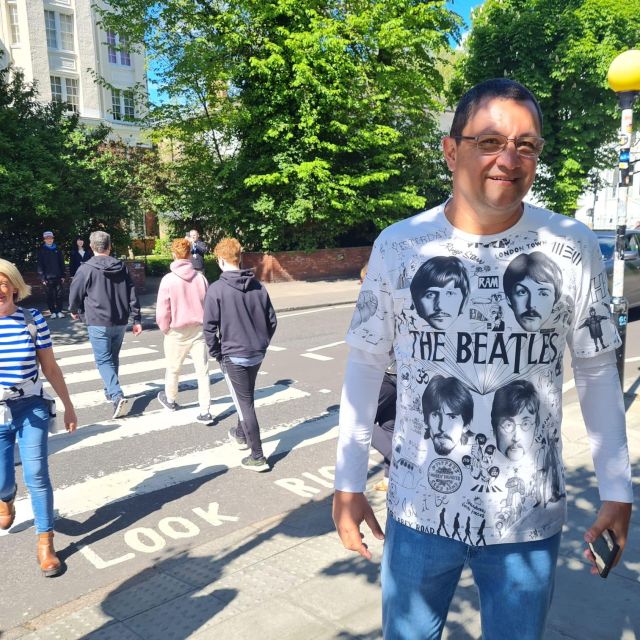 London: Rock N Roll Beatles Private Black Cab Tour