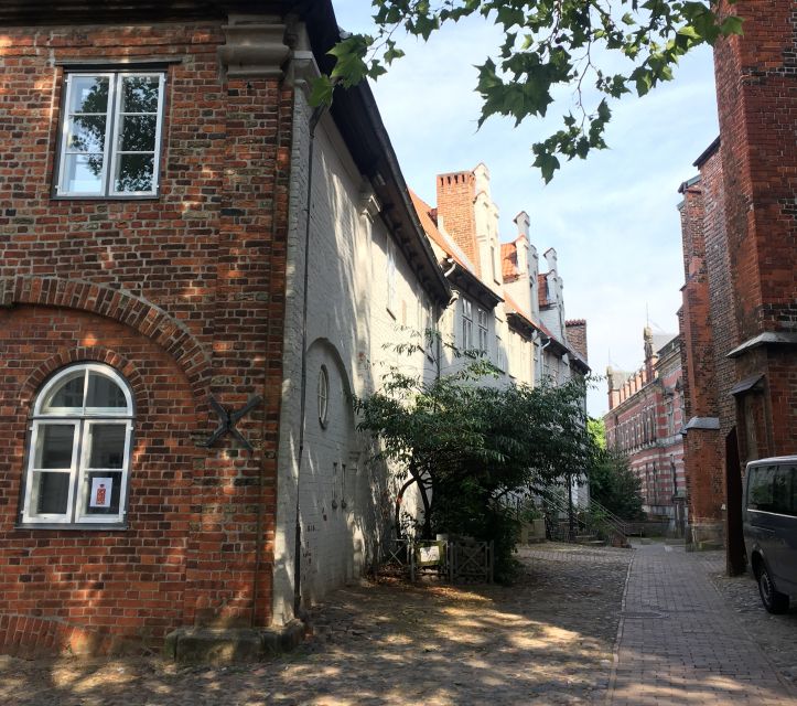 Lübeck: Backyards and Town Houses Private Guided Tour - Key Points