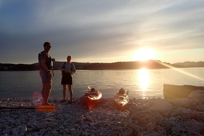 Lumbarda-Sunset Kayaking Experience With Picnic: Wine and Sweets - Good To Know