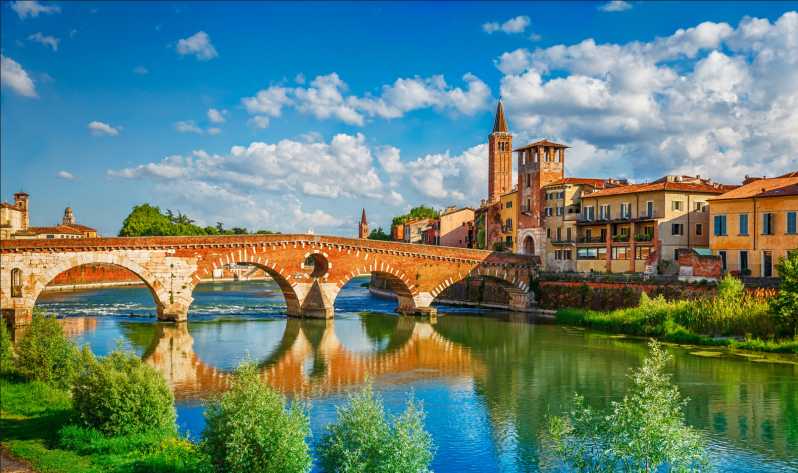 Milan: Verona Day Tour With a Lake Garda Cruise to Sirmione