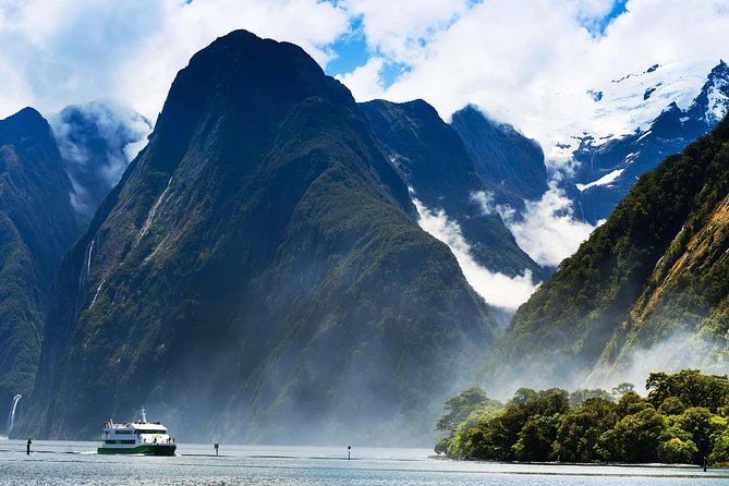 Milford Sound Cruise & Tours