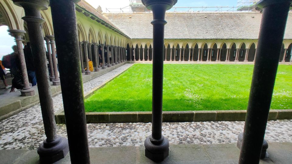 Mont-Saint-Michel: Private Walking Tour With Abbey Ticket - Key Points
