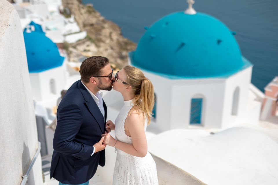 Oia: Couple Photoshoot With 50 Digital Edited Photos - Key Points