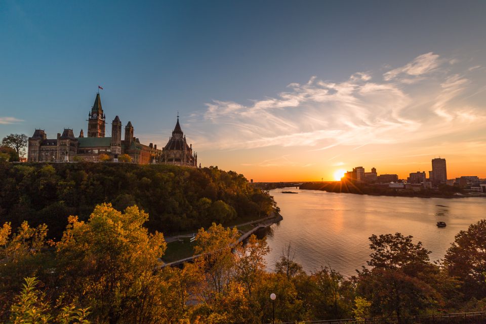 Ottawa: Small Group Night Tour W/River Cruise & Light Show - Key Points