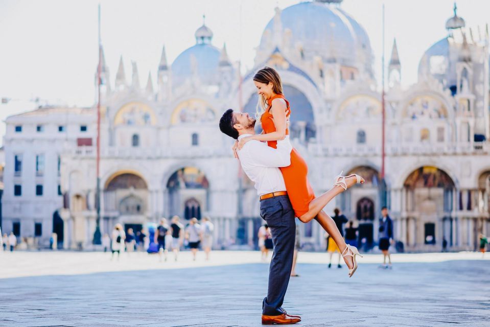 Photo Shoot With a Professional Photographer in Venice - Key Points