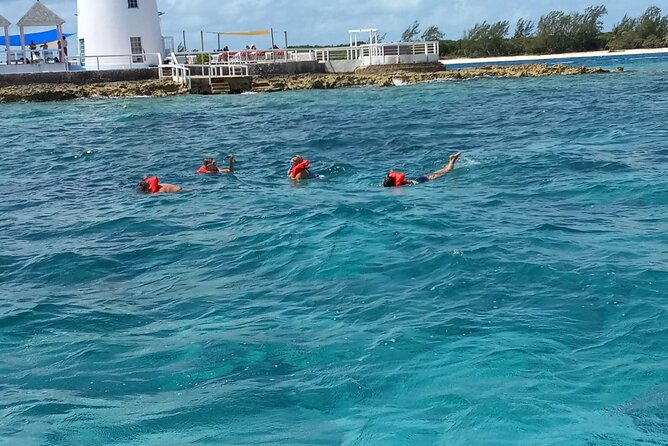 Private Boat Charter With Captain in Nassau and Rose Island - Included Amenities