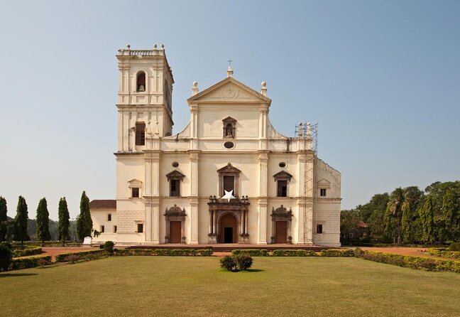 Private Portuguese Heritage Tour: Se Cathedral, Basilica of Bom Jesus and Dona Paula Beach in Goa - Cultural Exploration in Fontainhas