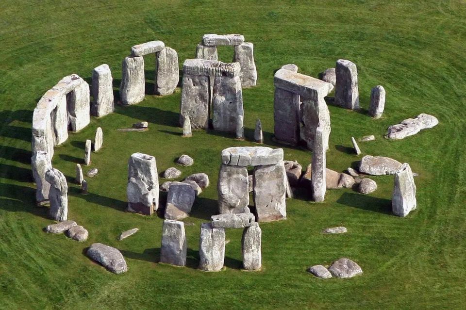 Private Transfer: Between Central London & Stonehenge - Key Points