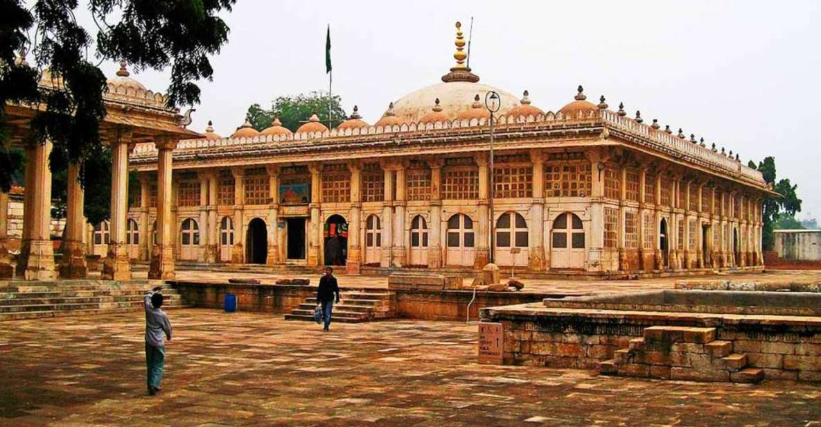 Private Transfer From Udaipur To Ahmadabad - Key Points