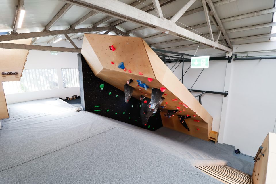 Proa Climbing Center: Indoor Climbing Gym Experience - Key Points