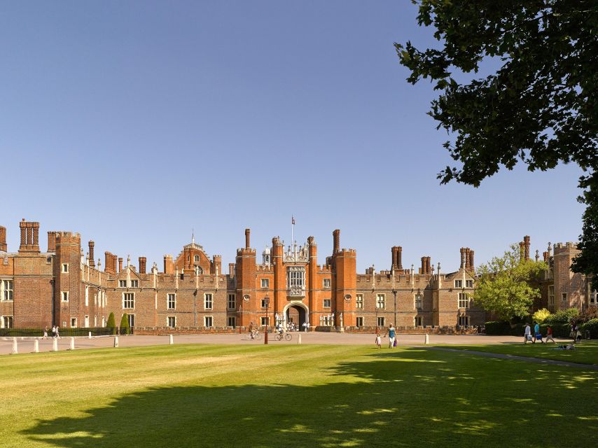 RHS Wisley and Hampton Court Palace Private Tour