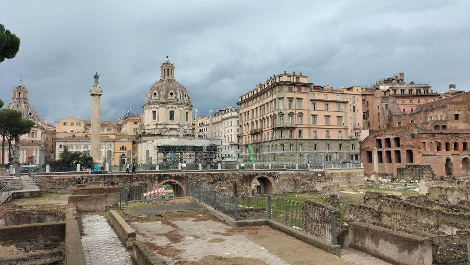 Rome: Guided Walking Tour With Headsets - Key Points