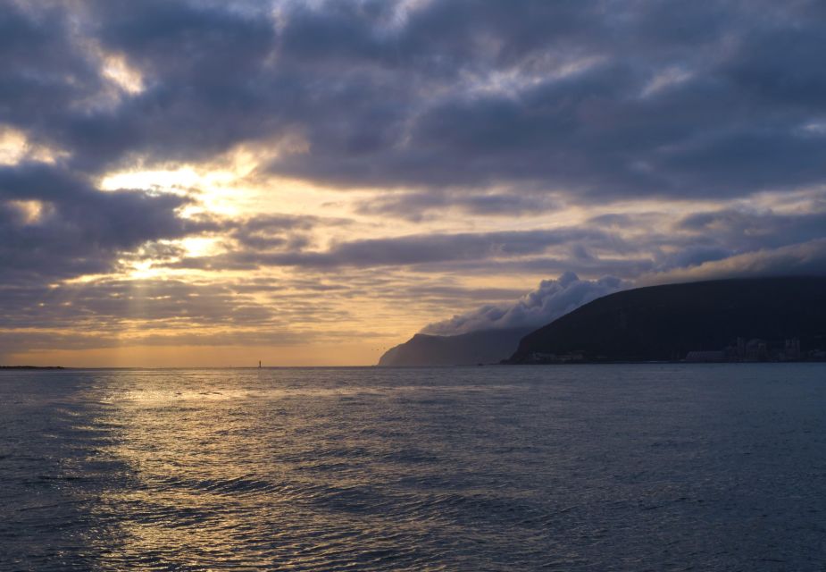 Sailboat Sunset in Setúbal - Key Points