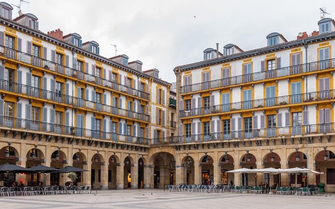 San Sebastian Shared Cultural Walking Tour - Key Points