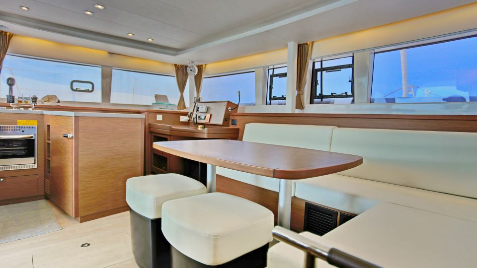 Santorini: Caldera Catamaran Cruise With Meal & Drinks - Key Points