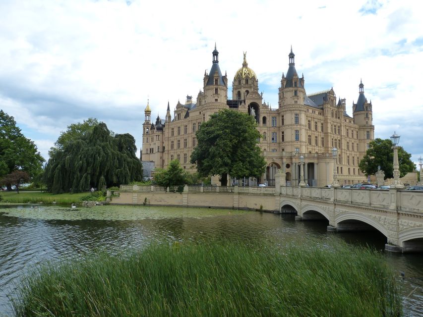 Schwerin - Private Tour of the Castle & Cathedral - Key Points