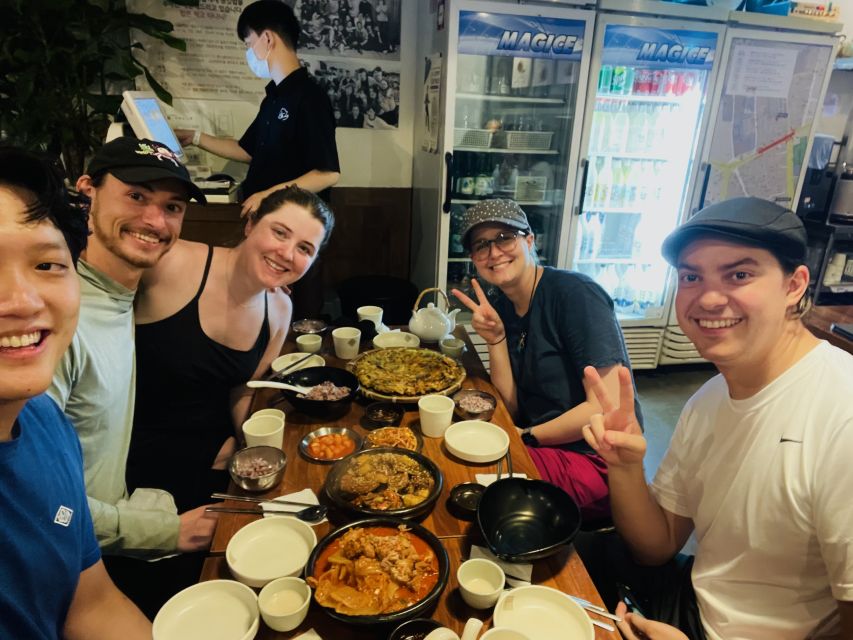 Seoul: Guided City Wall Sunset Hike With Korean Dinner - Key Points