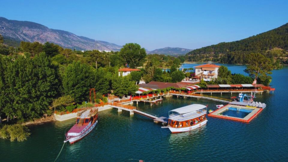 Side: Jeep Safari & Green Lake Combo Tour - Key Points