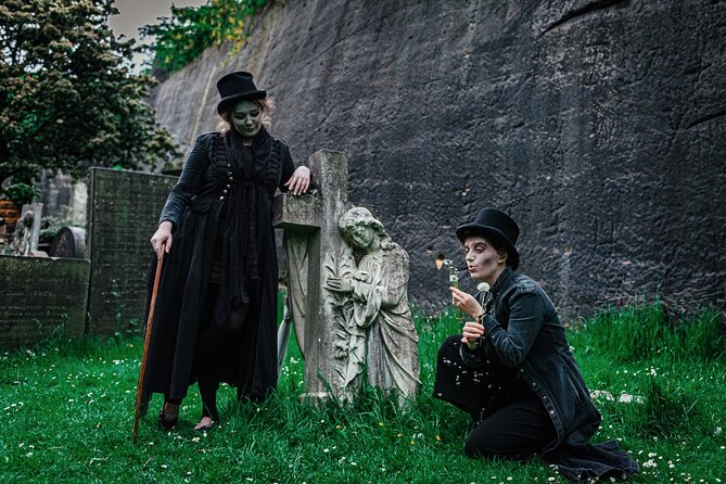 St James Secret Garden Cemetery Tour in Liverpool - Key Points