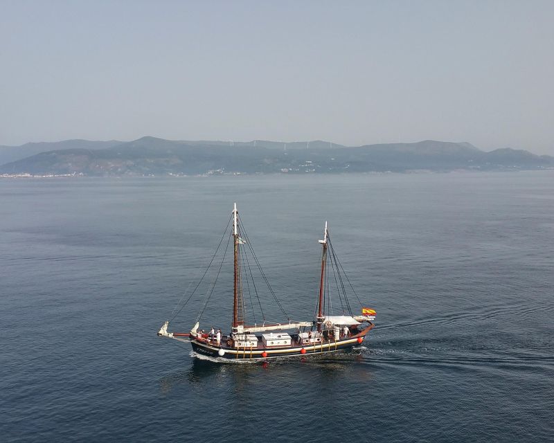 Sunset in Schooner Sailing Vigo Ria - Key Points