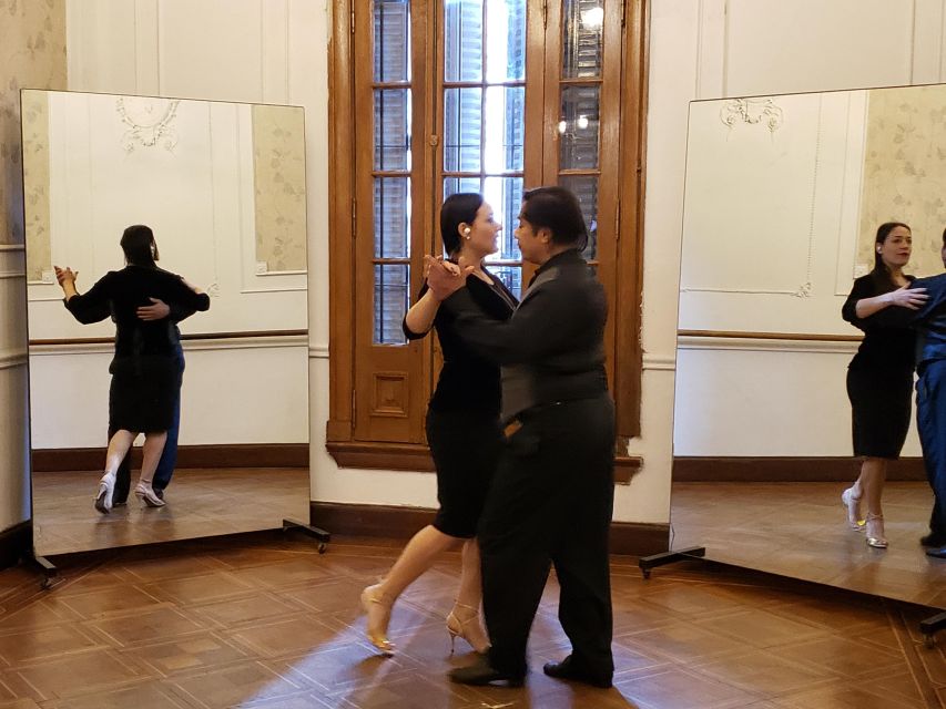 Tango Lesson in Buenos Aires With Professional Dancers - Key Points