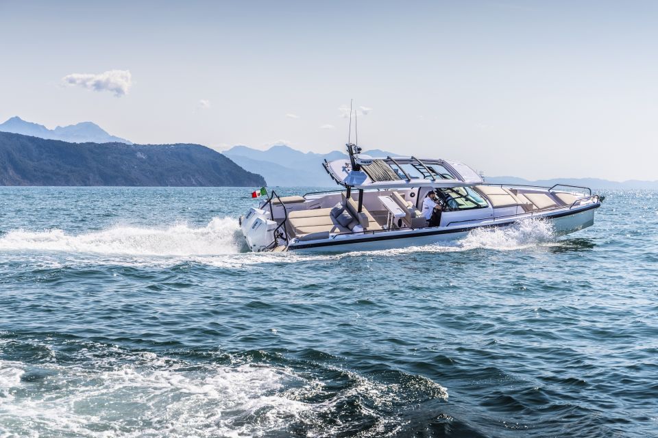 The Fastest All Inclusive Private Motor Yacht in Santorini - Key Points