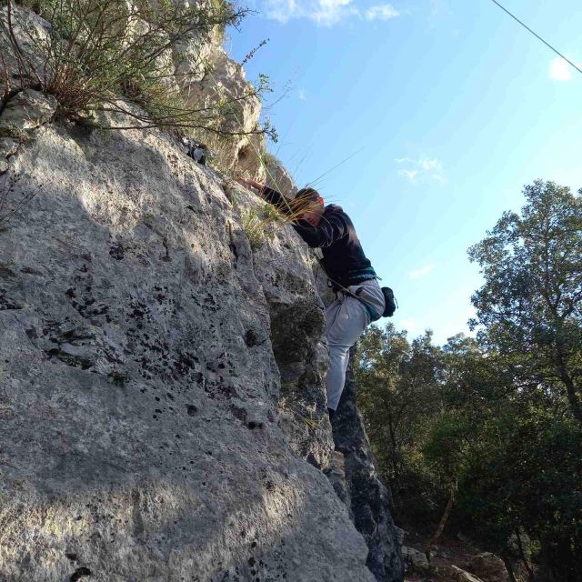 THESSALONIKI: CLIMBING WITH A VIEW OF THE ALIAKMONAS DAM - Key Points