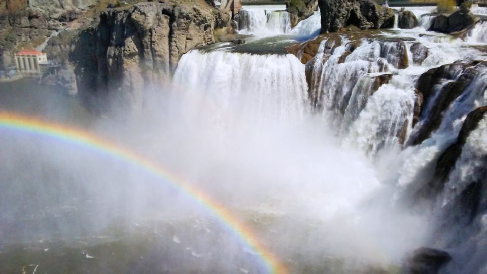 Twin Falls: Dierkes Lake Hike & Shoshone Falls Guided Tour - Key Points