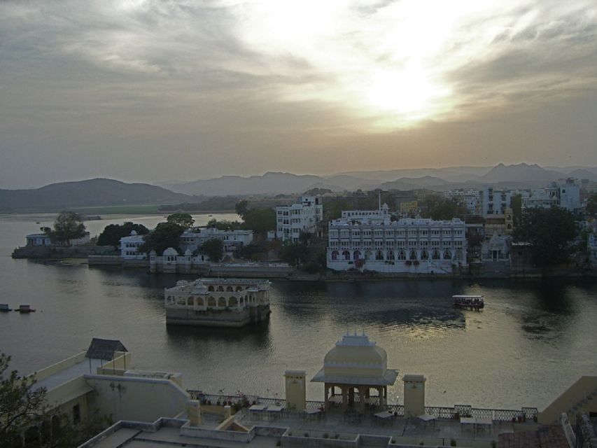 Udaipur: 3-Hour Pub Crawl - Key Points