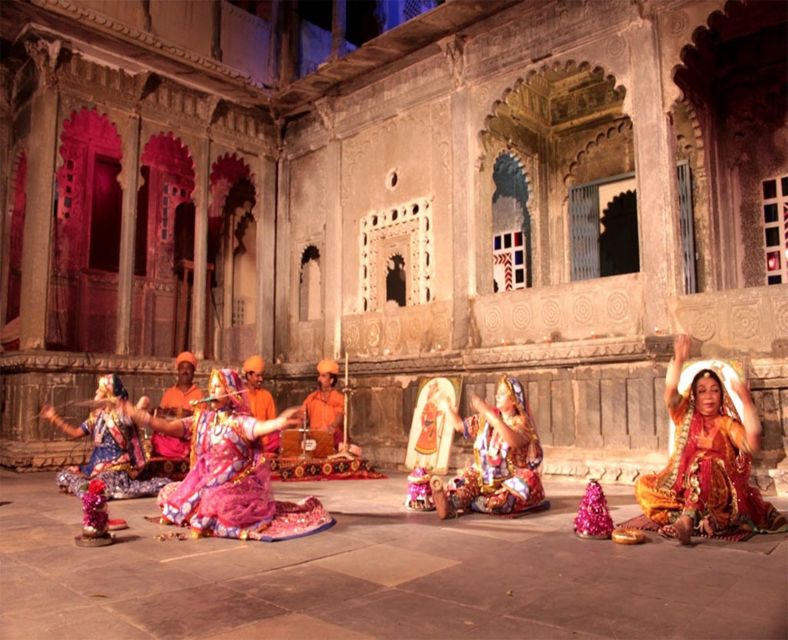 Udaipur: Evening Boat Ride With Puppet Show and Dinner - Key Points