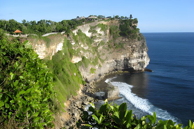 Uluwatu Sunset Tour: Kecak and Fire Dance at Jimbaran Beach - Exploring Uluwatu Temple