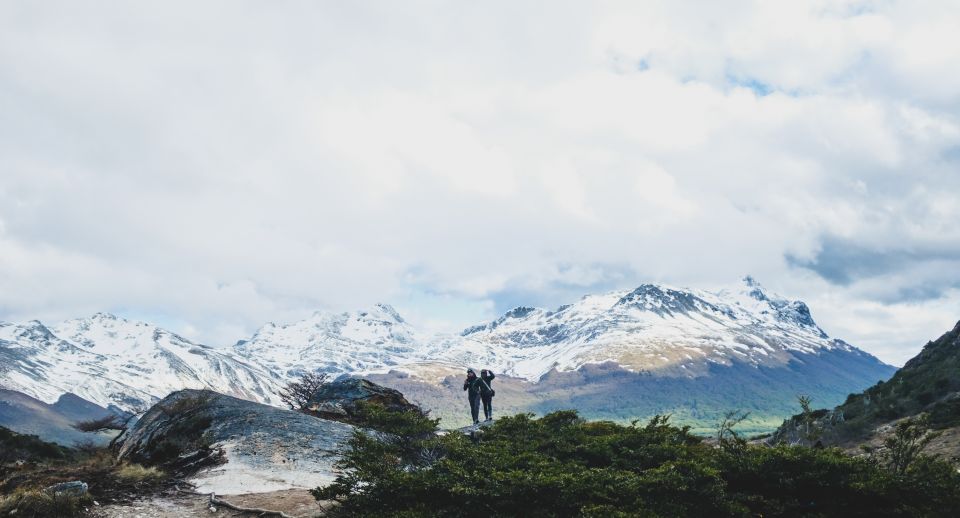 Ushuaia: Esmeralda Lagoon Hiking Tour With Lunch and Drinks - Key Points