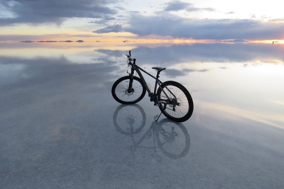 Uyuni: Guided Bicycle Tour of Uyuni Salt Flat With Lunch - Key Points